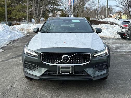 2026 Volvo V60 Cross Country B5 Ultra
