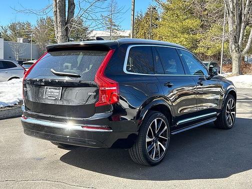 2023 Volvo XC90 Plus
