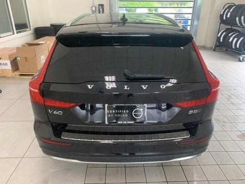 2023 Volvo V60 Cross Country B5 Plus