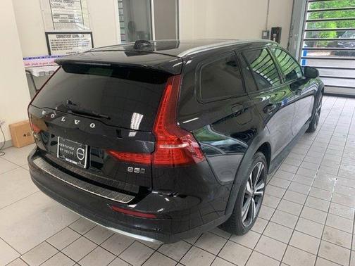 2023 Volvo V60 Cross Country B5 Plus