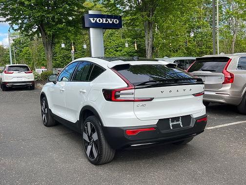 Crystal White 2023 Volvo C40 Recharge Pure Electric Ultimate