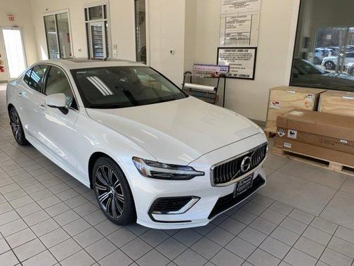 2022 Volvo S60 Recharge Plug-In Hybrid T8 Inscription