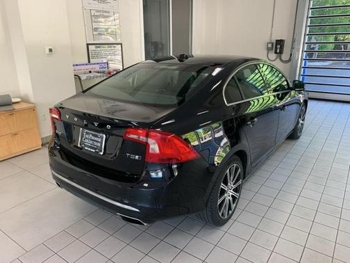2017 Volvo S60 T5 Inscription Platinum