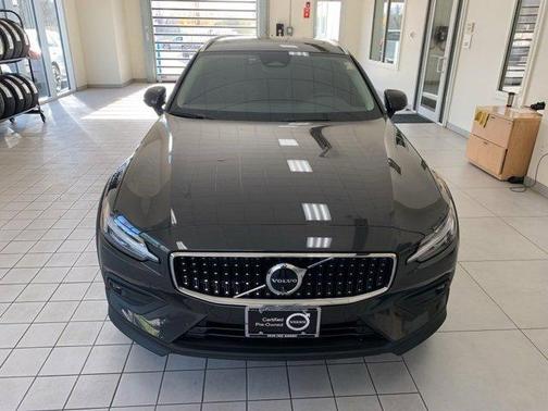 2025 Volvo V60 Cross Country B5 Plus