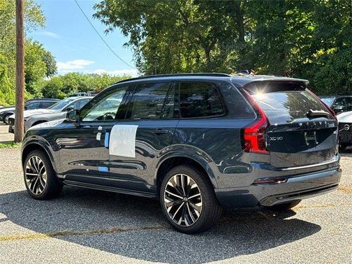 2026 Volvo XC90 B6 Ultra Dark Theme 6-Seater