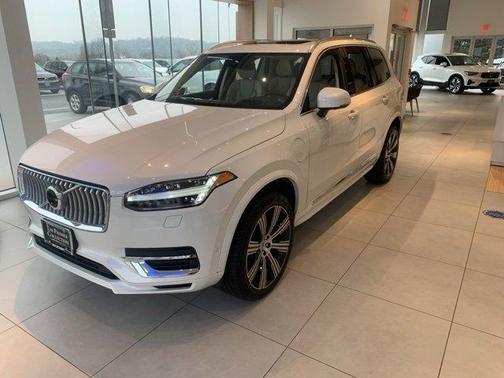 2025 Volvo XC90 Plug-In Hybrid T8 Ultra 7-Seater