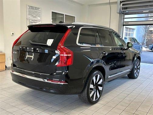 2024 Volvo XC90 Recharge Plug-In Hybrid T8 Plus Bright Theme 7 Passenger