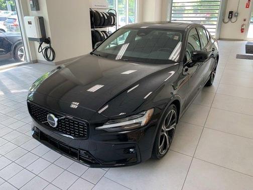 2025 Volvo S60 B5 Plus