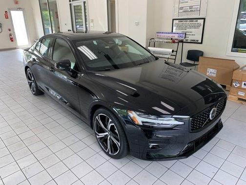 2025 Volvo S60 B5 Plus