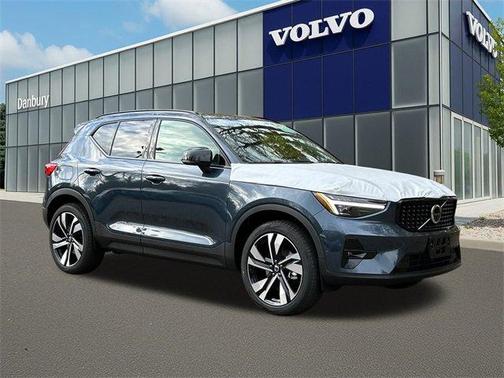 2026 Volvo XC40 B5 Ultra