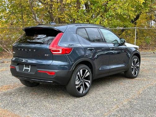 2026 Volvo XC40 B5 Ultra