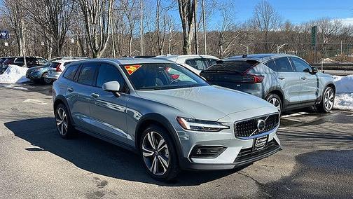 2025 Volvo V60 Cross Country Plus