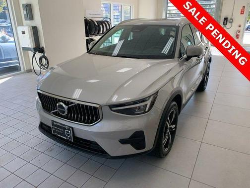 2025 Volvo XC40 B5 Core Bright Theme