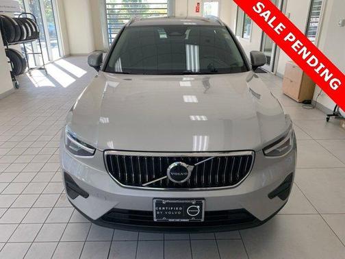 2025 Volvo XC40 B5 Core Bright Theme