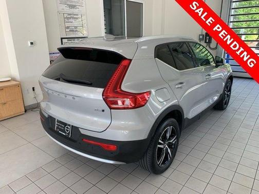 2025 Volvo XC40 B5 Core Bright Theme