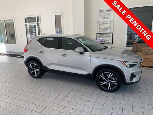 2025 Volvo XC40 B5 Core Bright Theme