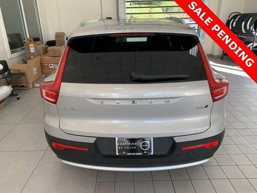 2025 Volvo XC40 B5 Core Bright Theme