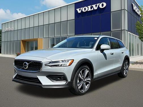 Vapour Grey 2025 Volvo V60 Cross Country Plus
