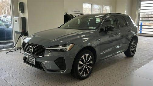 2023 Volvo XC60 B5 Plus Dark Theme
