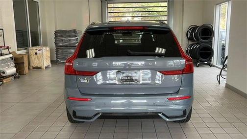 2023 Volvo XC60 B5 Plus Dark Theme