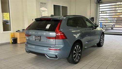 2023 Volvo XC60 B5 Plus Dark Theme