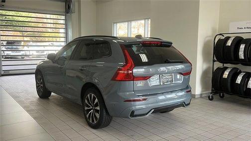 2023 Volvo XC60 B5 Plus Dark Theme