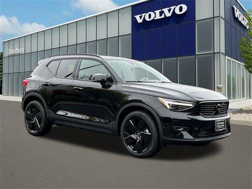2026 Volvo XC40 B5 Ultra Black Edition