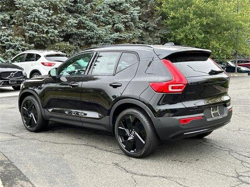 2026 Volvo XC40 B5 Ultra Black Edition