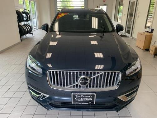 2023 Volvo XC90 Recharge Plug-In Hybrid T8 Ultimate Bright Theme 7-Seater
