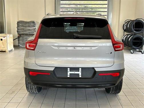 2025 Volvo XC40 B5 Plus Dark Theme