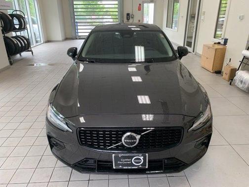 2024 Volvo S60 B5 Plus Dark Theme