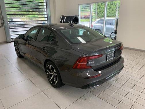 2024 Volvo S60 B5 Plus Dark Theme