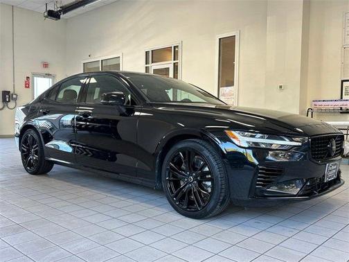 2024 Volvo S60 Recharge Plug-In Hybrid T8 Plus Black Edition