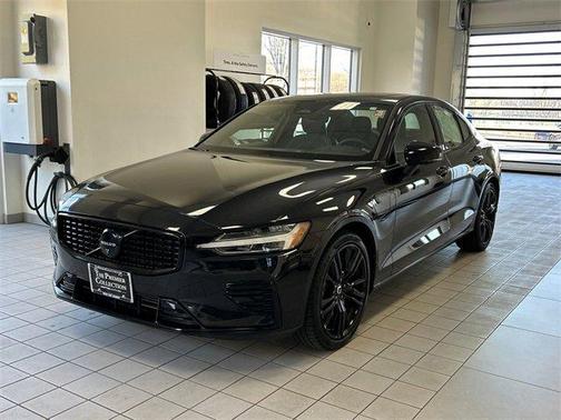 2024 Volvo S60 Recharge Plug-In Hybrid T8 Plus Black Edition