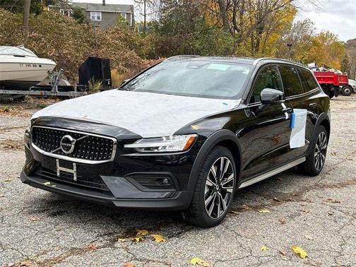 2026 Volvo V60 Cross Country B5 Ultra