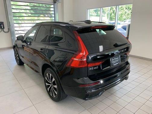 2023 Volvo XC60 B5 Plus Dark Theme