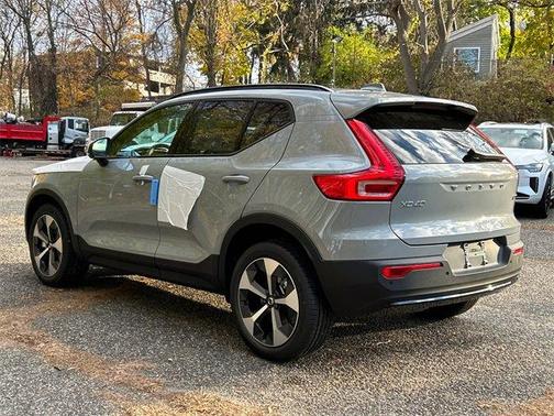 2026 Volvo XC40 B5 Plus