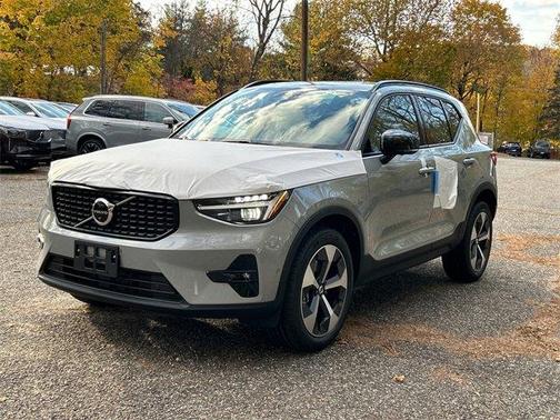 2026 Volvo XC40 B5 Plus