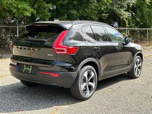 2026 Volvo XC40 B5 Plus
