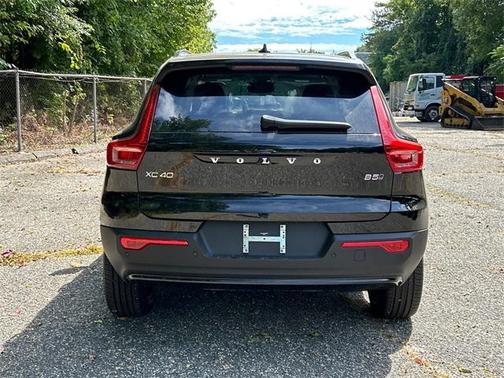 2026 Volvo XC40 B5 Plus