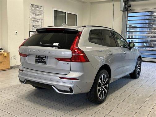 2025 Volvo XC60 B5 Plus