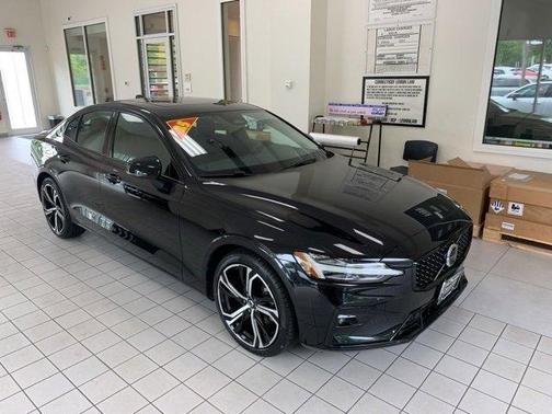 2025 Volvo S60 B5 Plus