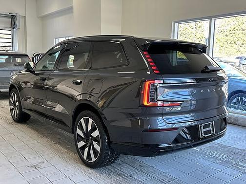 2025 Volvo EX90 Plus