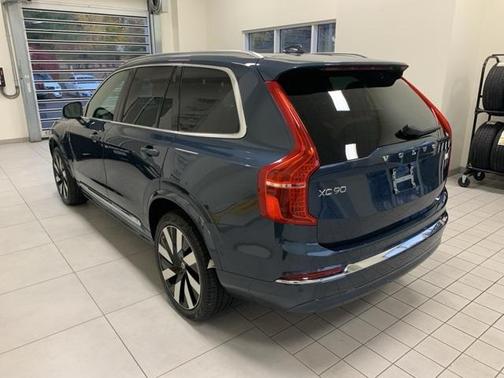 2023 Volvo XC90 Recharge Plug-In Hybrid T8 Ultimate Bright Theme 7-Seater
