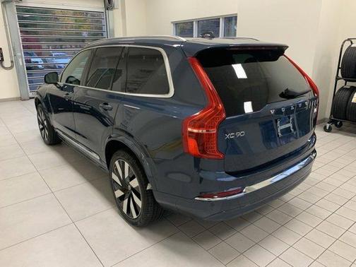 2023 Volvo XC90 Recharge Plug-In Hybrid T8 Ultimate Bright Theme 7-Seater
