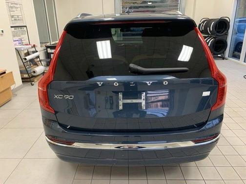 2023 Volvo XC90 Recharge Plug-In Hybrid T8 Ultimate Bright Theme 7-Seater