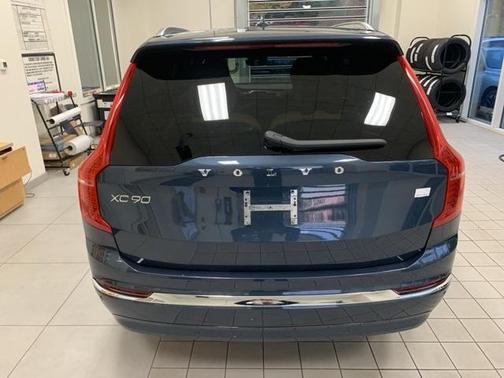 2023 Volvo XC90 Recharge Plug-In Hybrid T8 Ultimate Bright Theme 7-Seater