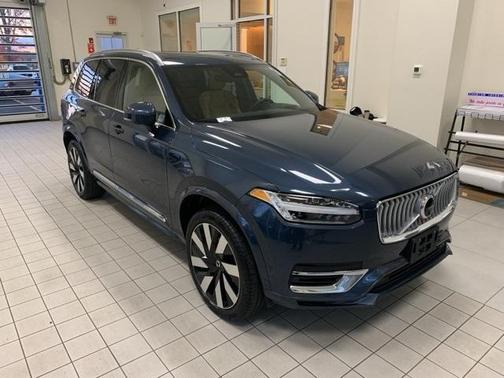 2023 Volvo XC90 Recharge Plug-In Hybrid T8 Ultimate Bright Theme 7-Seater