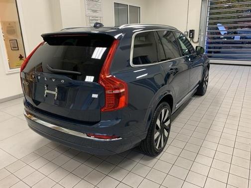 2023 Volvo XC90 Recharge Plug-In Hybrid T8 Ultimate Bright Theme 7-Seater