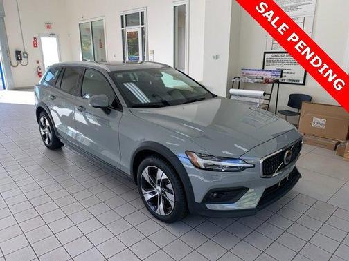 2024 Volvo V60 Cross Country B5 Plus